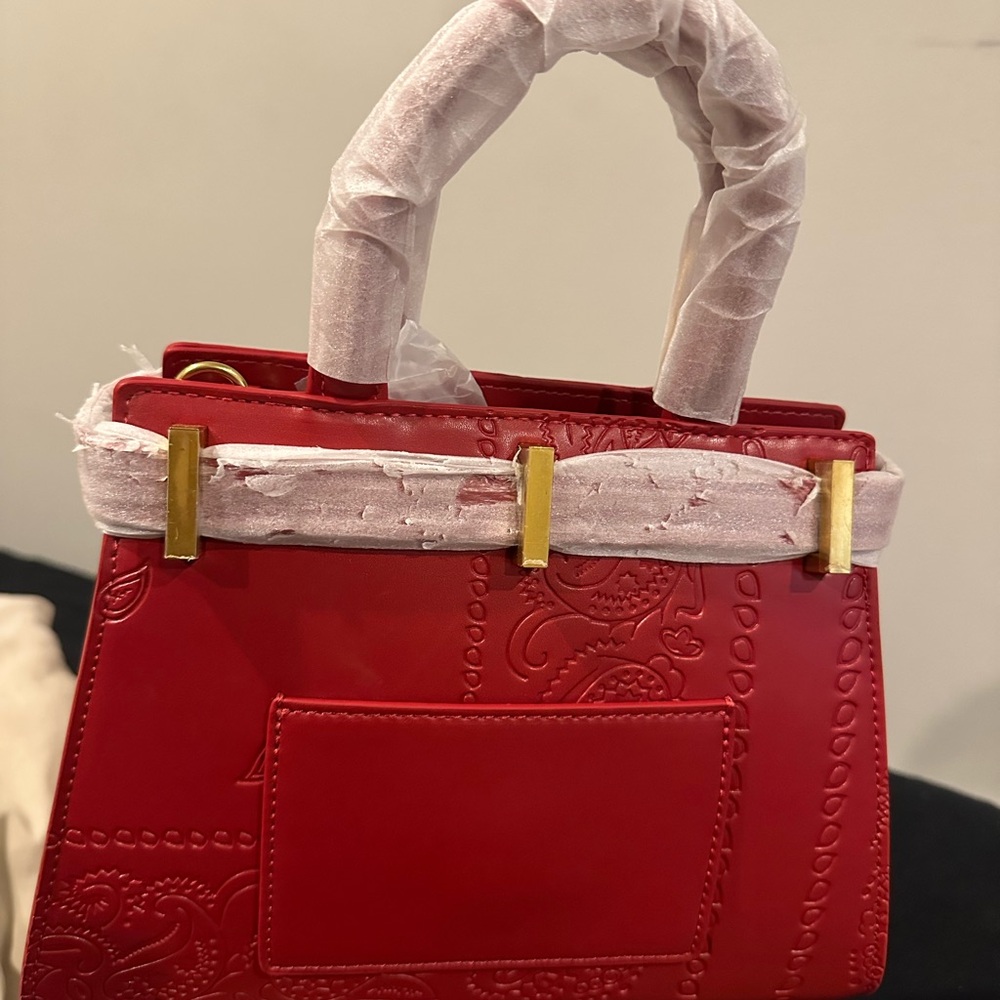 Fashionable Red Handbag - Picture 5 of 6